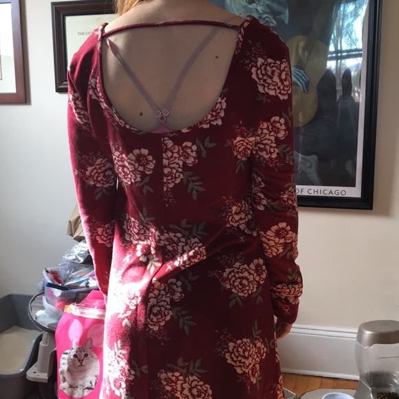 Francesca’s Red flower dress - Picture 6 of 6